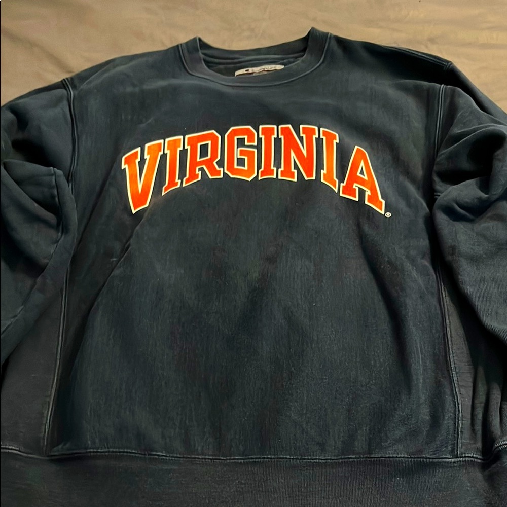 Champion navy blue Virginia sweatshirt size M